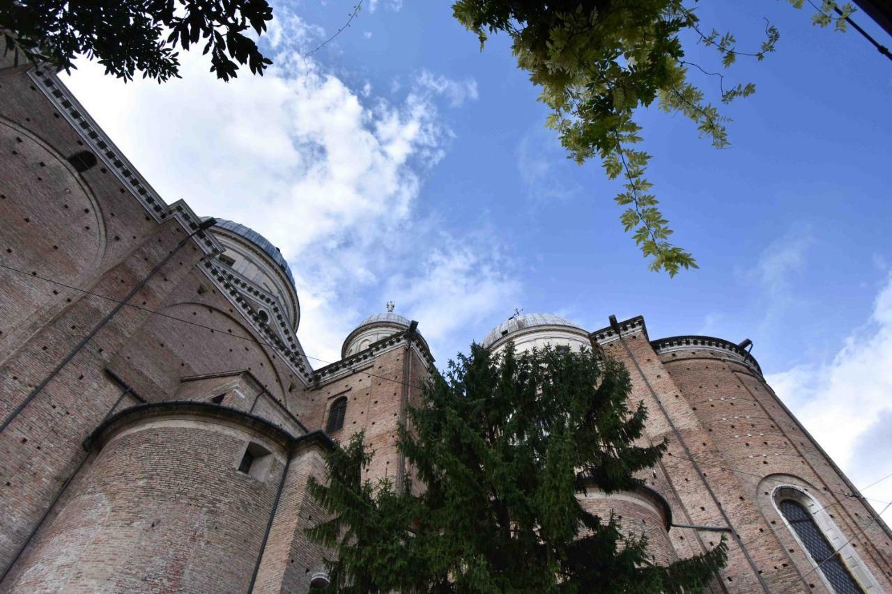 Om Plus Santa Giustina Padua Exterior foto