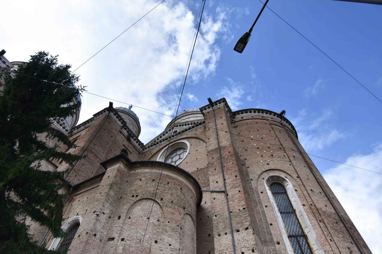 Om Plus Santa Giustina Padua Exterior foto